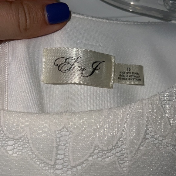 White lace sleeveless dress - Picture 2 of 3